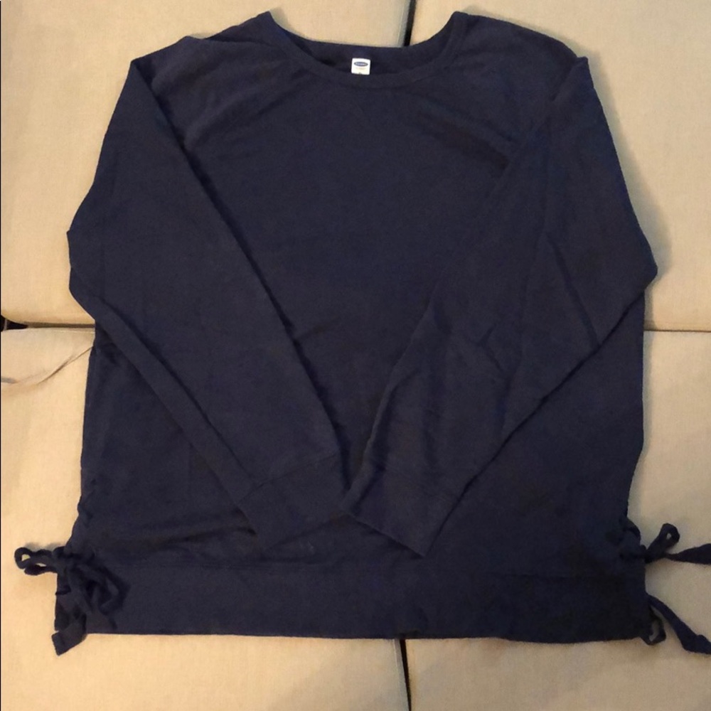 women’s navy crew neck pullover